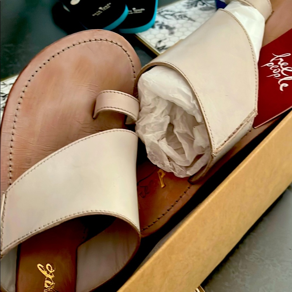 Free People Cream Leather Toe-Loop Sandals